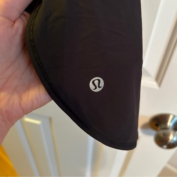 Lululemon Twist Around Tank Black 10 EUC - Picture 10 of 10